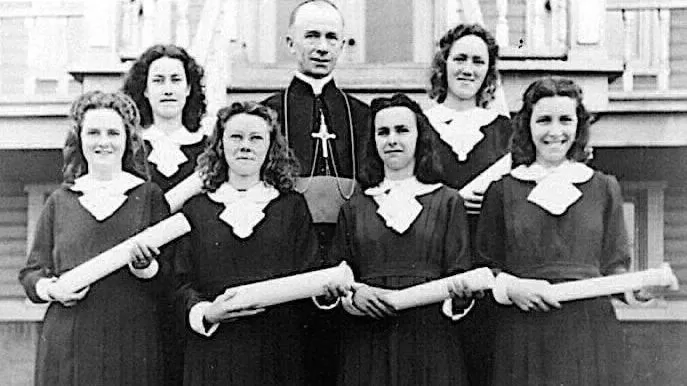 Étudiantes finissantes de l’École normale Saint-Joseph de Havre-Saint-Pierre en 1943