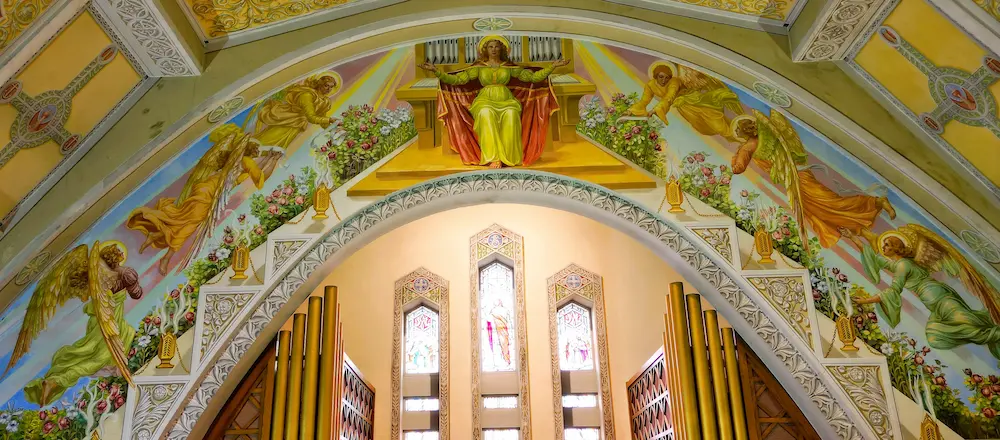 Santa Cecilia e gli angeli sopra l’organo di Sant’Amélie